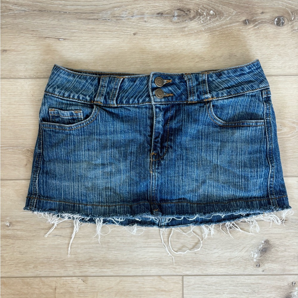Brandy Melville low rise mini skirt